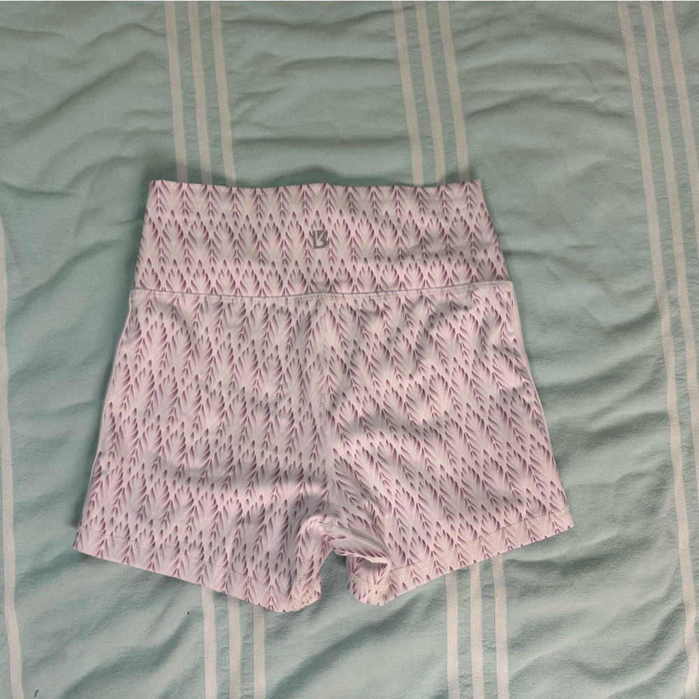BuffBunny Maroon and White Leaf Pattern Top - Picture 3 of 3